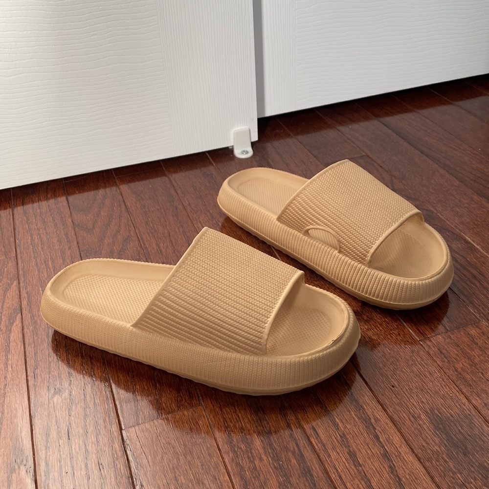 Cloud slides/slippers